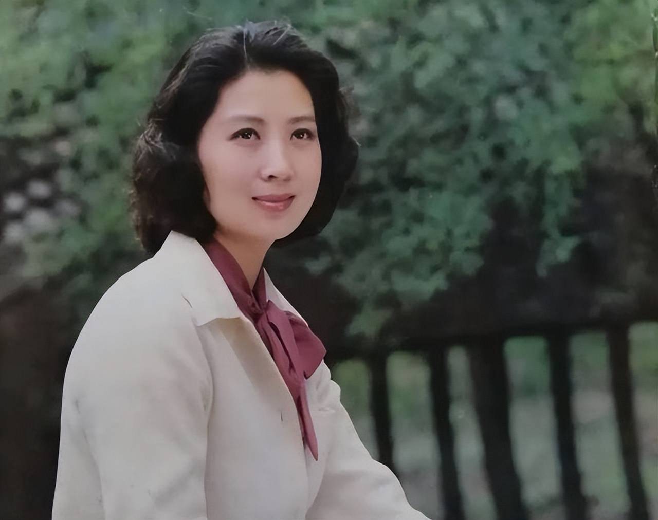 演员吴海燕:因"海霞"而红,丈夫离世一年后,如今她过的怎样了