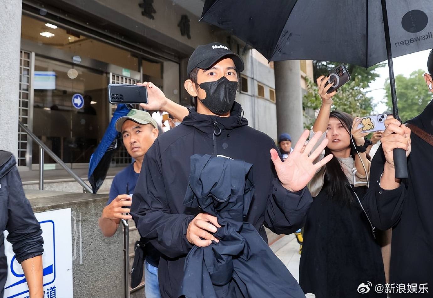 陈柏霖修杰楷被曝已交保,修杰楷回应:不觉得是冤大头 插图4 陈柏霖修杰楷被曝已交保,修杰楷回应:不觉得是冤大头 插图4