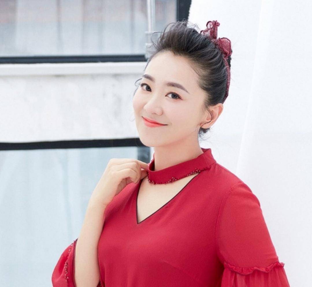 "月亮姐姐"宣布离开央视少儿频道,新身份曝光引全网沸腾!