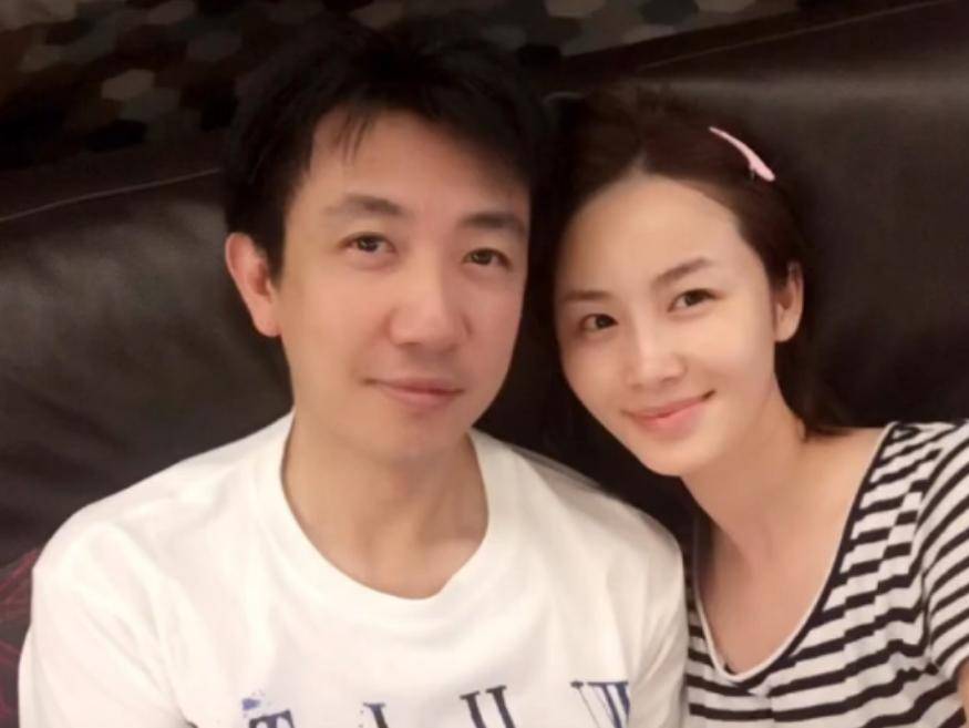 鄢颇的神秘情史,娶梅婷恋李小冉被砍成重伤,他为啥再娶李呈媛?