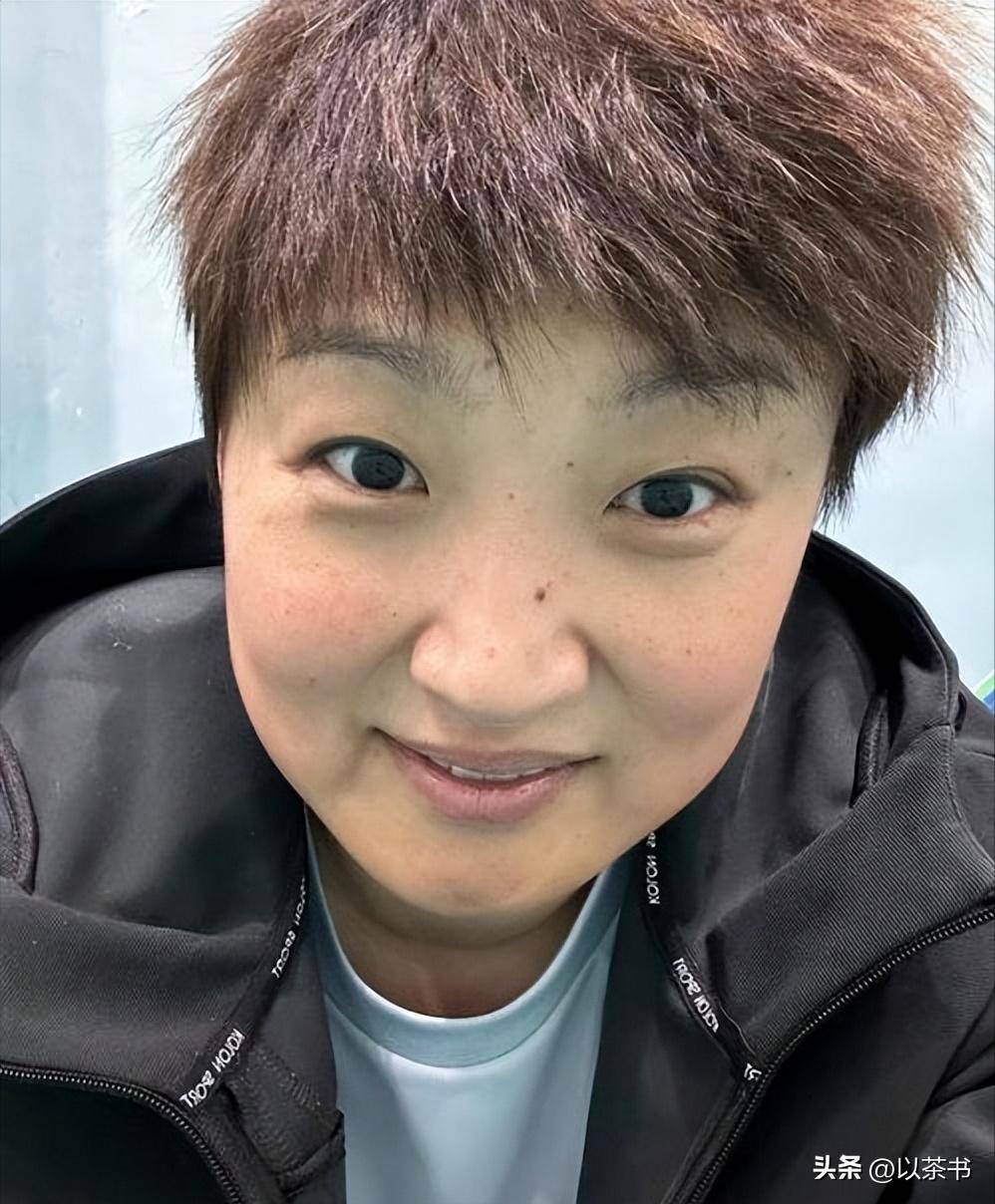 女排杨昊家庭条件优渥,与富商恋爱9年却离婚,今无儿女与狗相伴