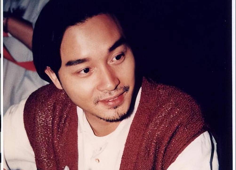 拍霸王别姬时,张丰毅说:张国荣从背后抱住我,我都不敢呼吸