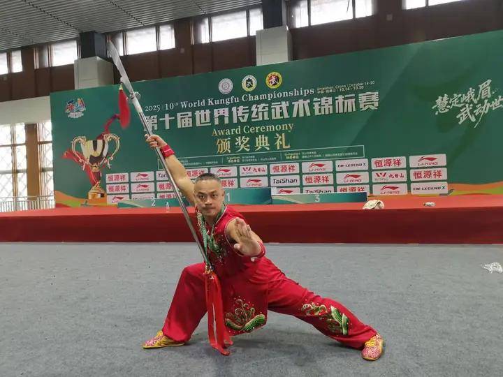 世界传统武术锦标赛斩获佳绩广西黄巨龙和黄飞龙父子勇夺金牌