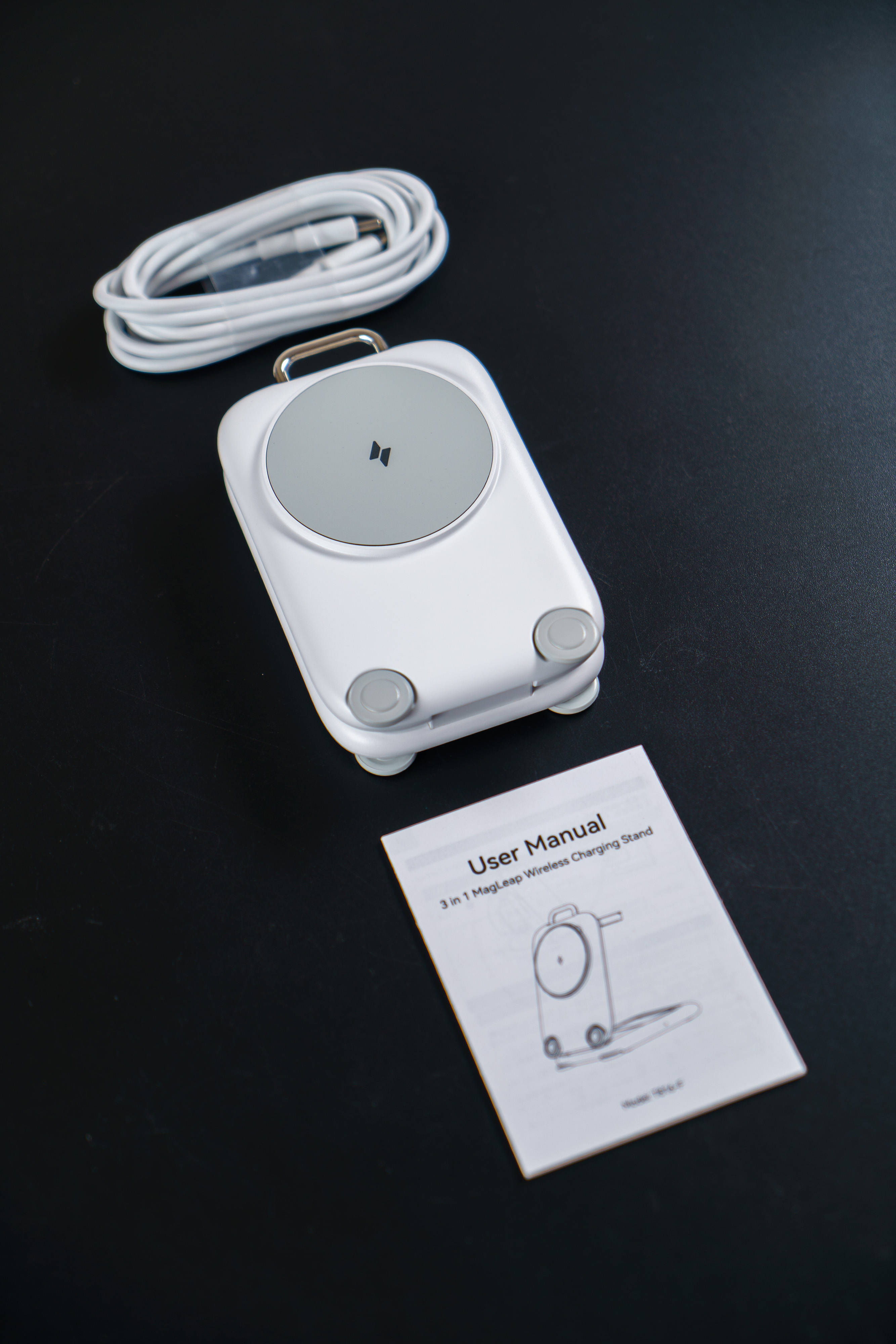 行李箱造型的无线充电器见过吗?迪奥科三合一折叠磁吸充电器分享