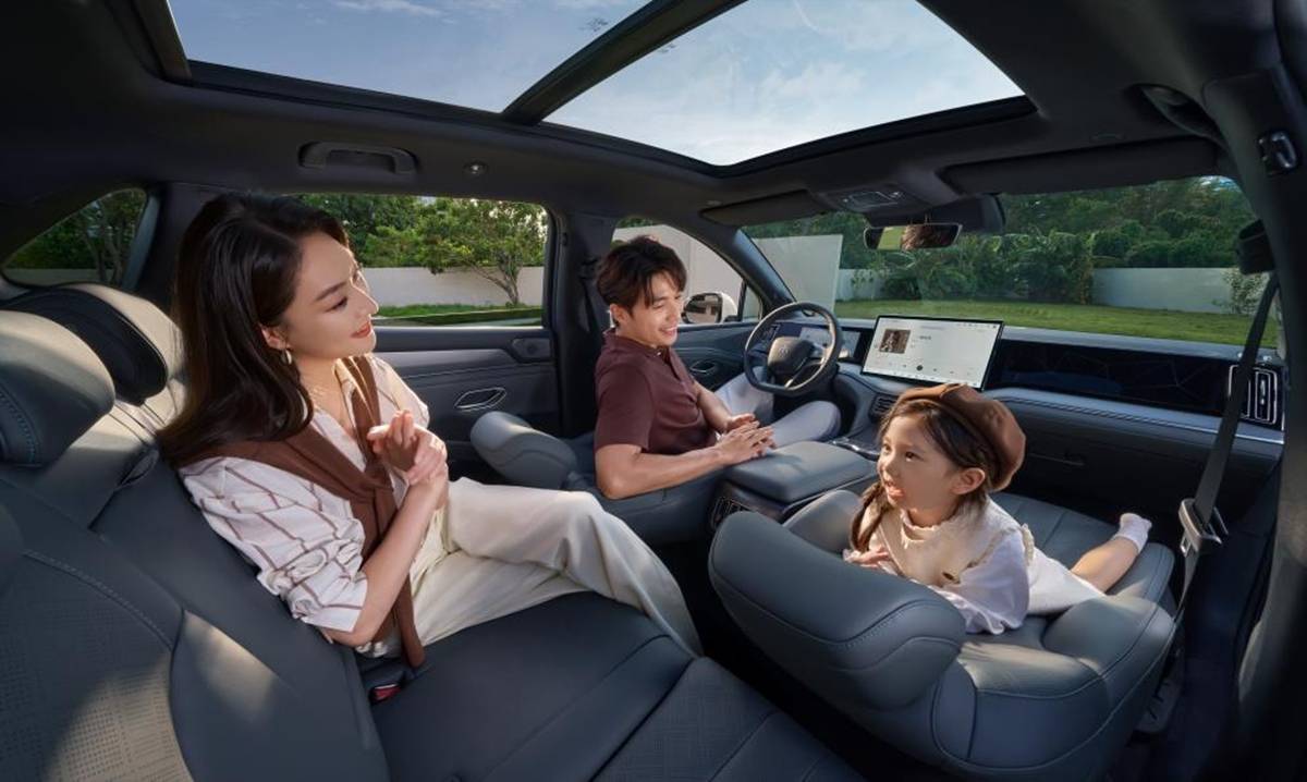 比亚迪宋家族上新，9.98万起开走智能SUV，太懂打工人了！