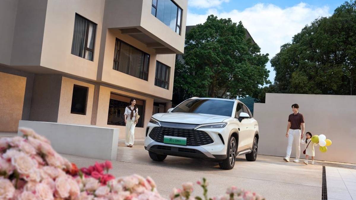 比亚迪宋家族上新，9.98万起开走智能SUV，太懂打工人了！