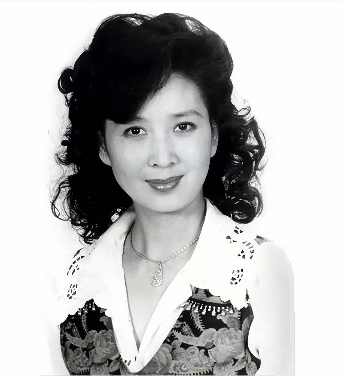 71岁吴海燕近况令人心痛,丈夫去世一年后,她人变消瘦,落寞神情肉眼