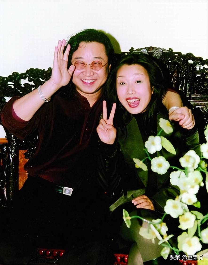 张俊以的才华和风趣,很快俘获了孙悦的心,两人开始了一段热烈的恋情