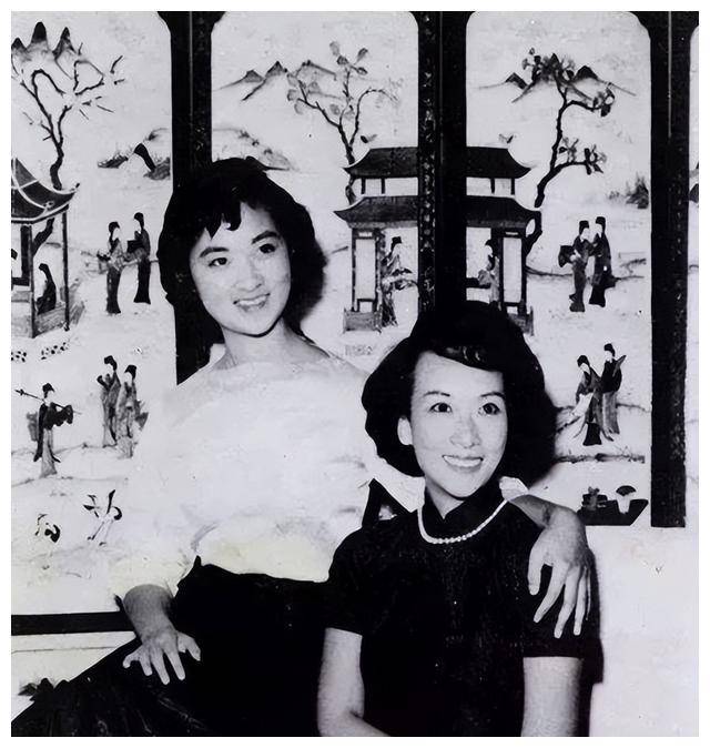 郑念出身于北洋政府官员家庭,原名姚念媛