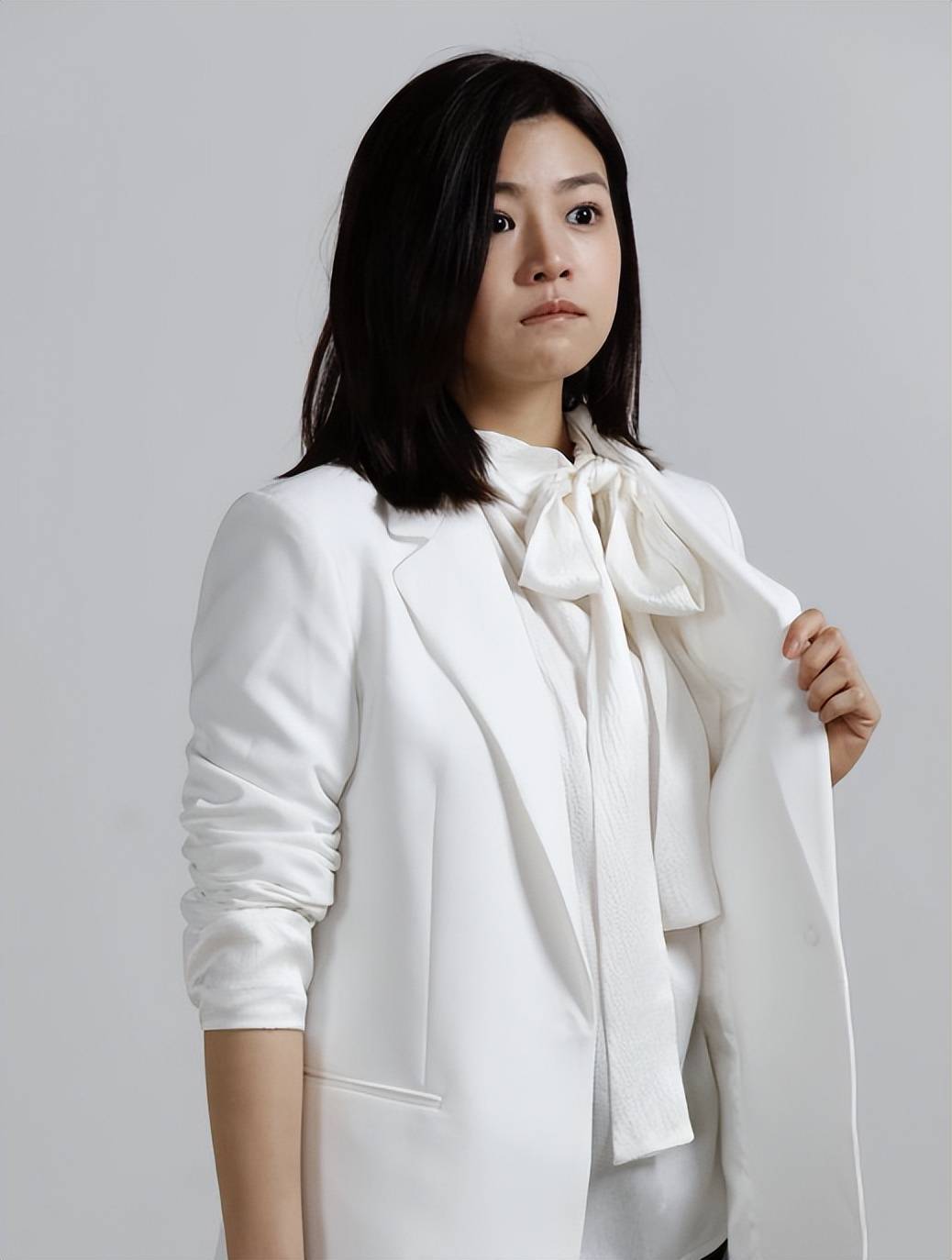 42岁陈妍希乌镇被偶遇,线下看着个子很矮,外形跟普通人没区别