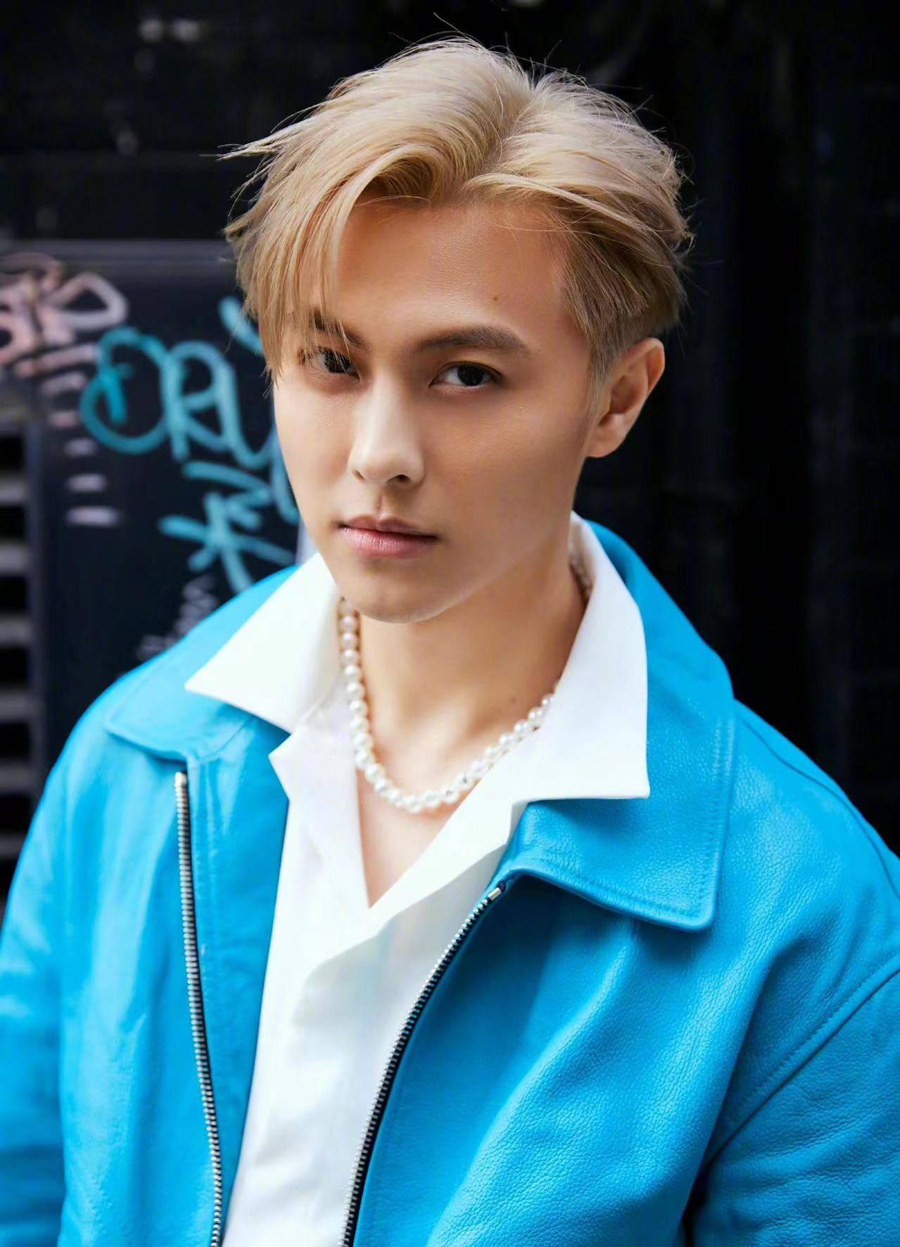 网友还扒出了一些粿粿和邱胜翊出轨的证据,其中包括王子在四月生日时