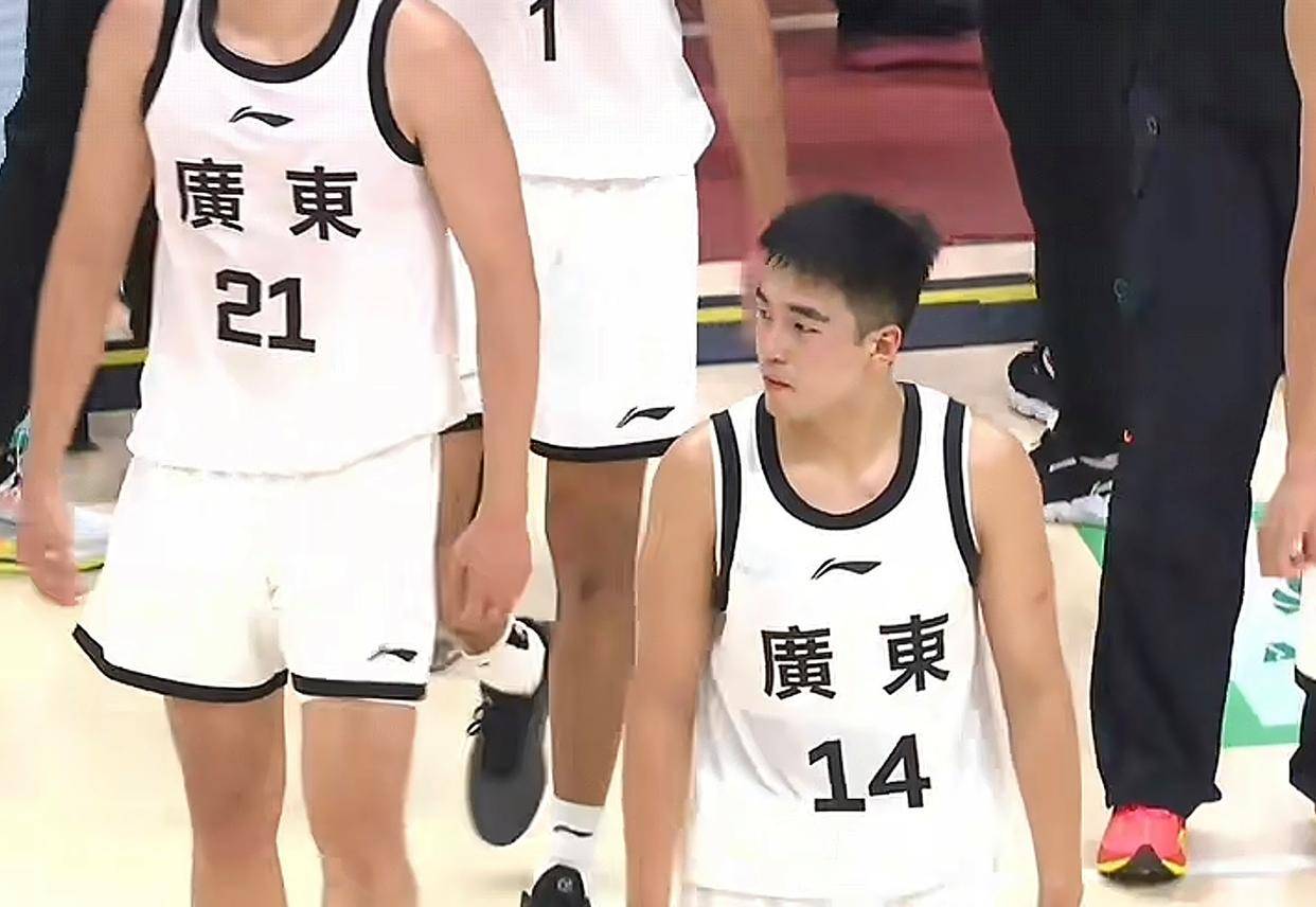 广东队全运会阵容：杜锋齐聚四大内线，黑白矮扛大旗！