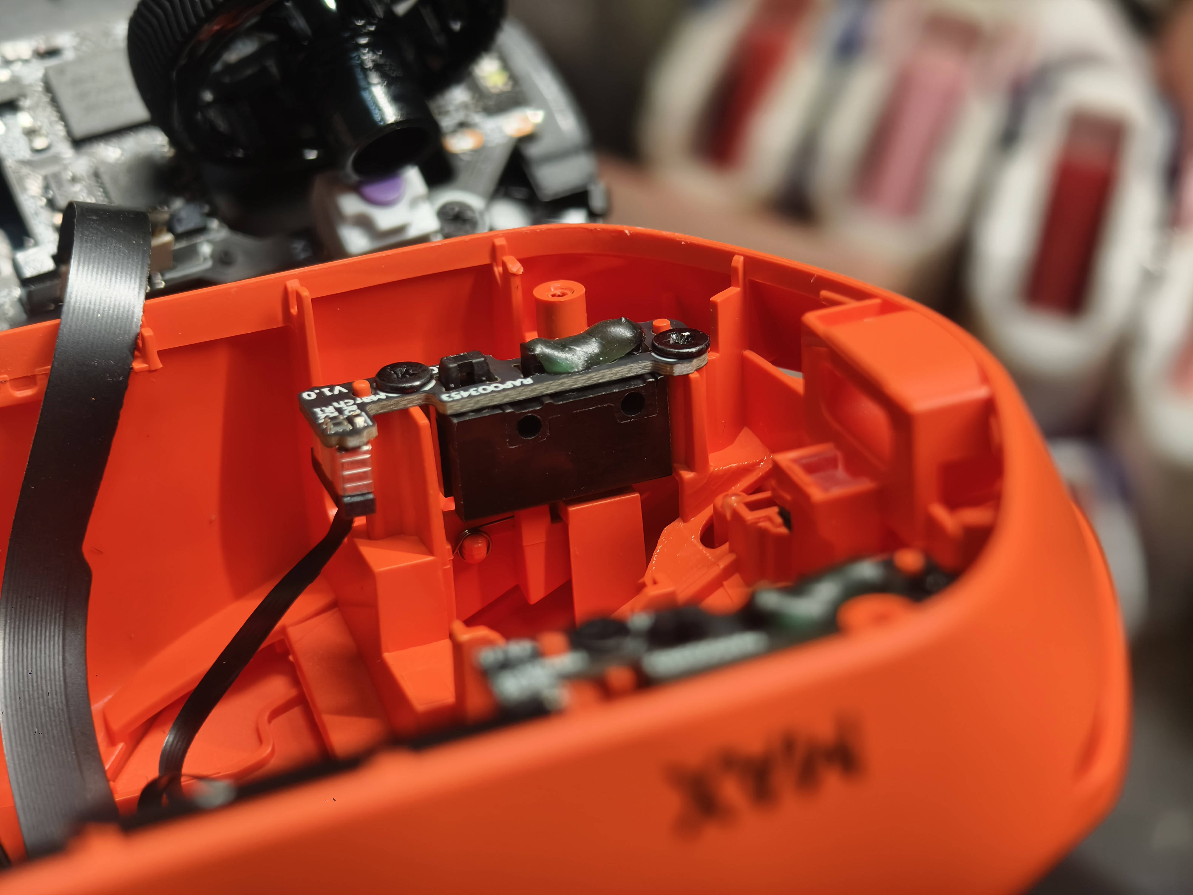 喜欢适配中小手的对称型VT二代电竞鼠标？呐！雷柏VT1系列了解下