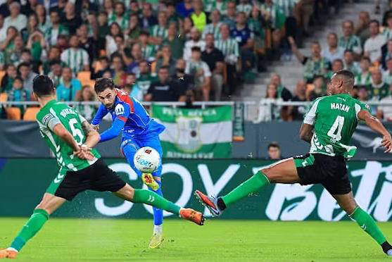 西甲11轮战报:皇马复仇巴萨,马竞需稳固领先地位