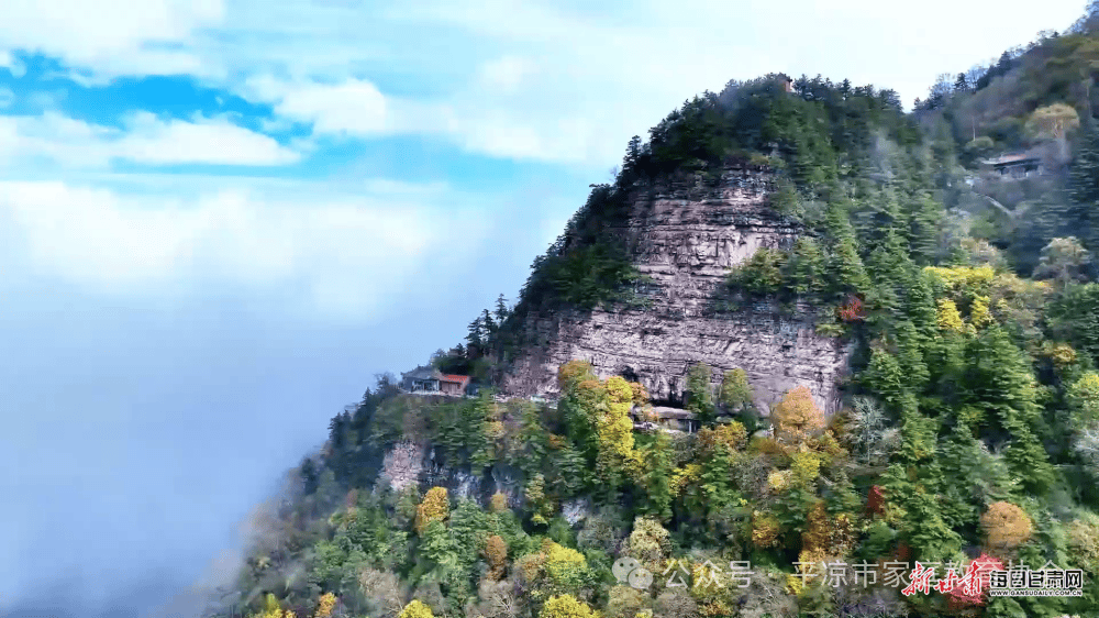 华亭莲花台:绮丽秋景无限美 色彩斑斓惹人醉