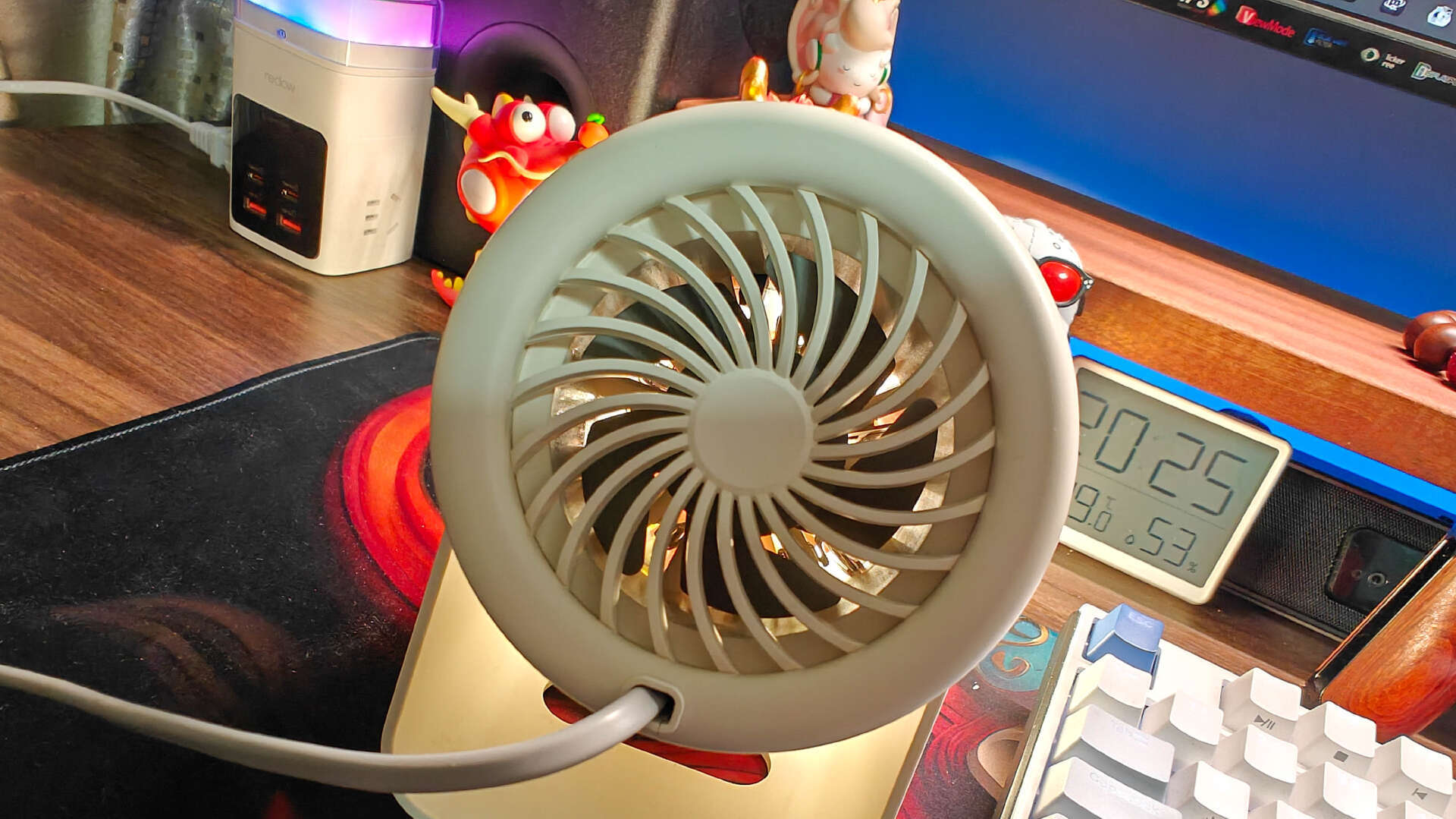 不是每个地方都供暖，西圣Warm mini桌面暖风机可保桌面暖融融