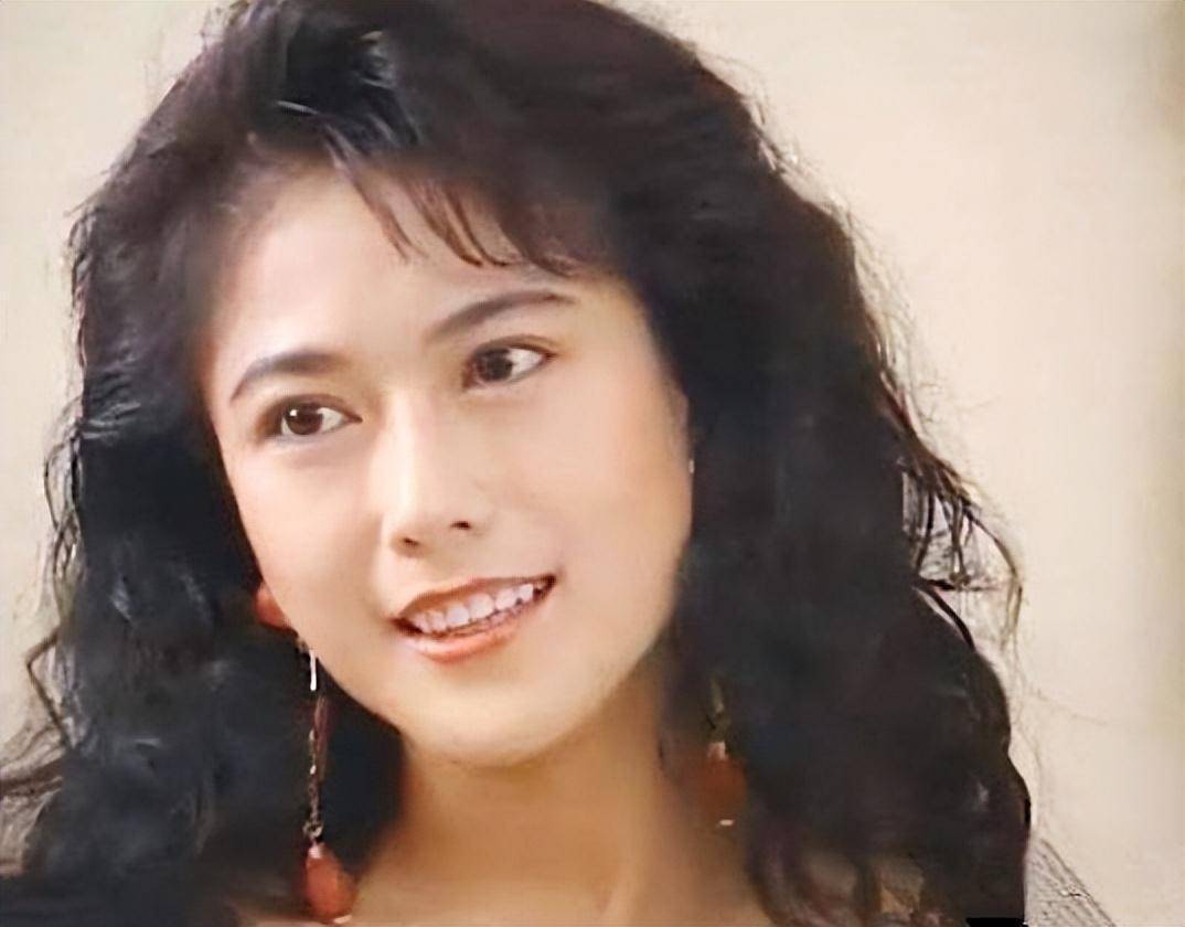 离婚25年后,戈伟如独自带娃似少女,而林志隆儿女双全幸福美满