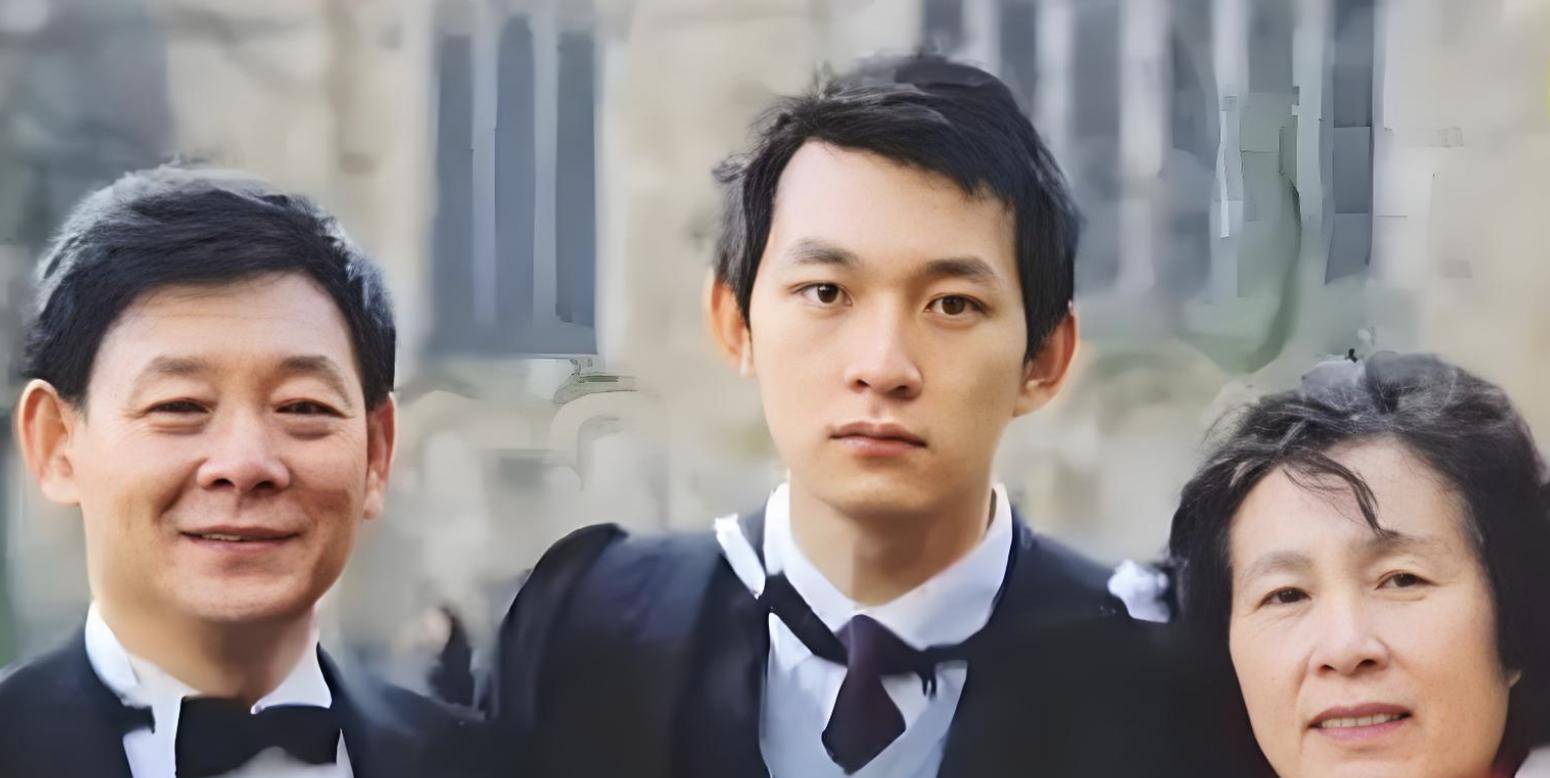 79岁"破烂侯"李光复全家福:妻子温婉,儿子不进娱乐圈成大律师