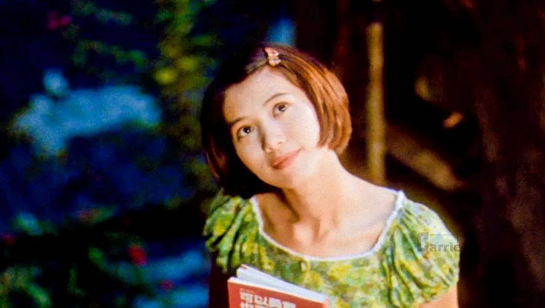 1992年首部电影《亚飞与亚基》中,与梁朝伟,张学友对戏毫不怯场,将