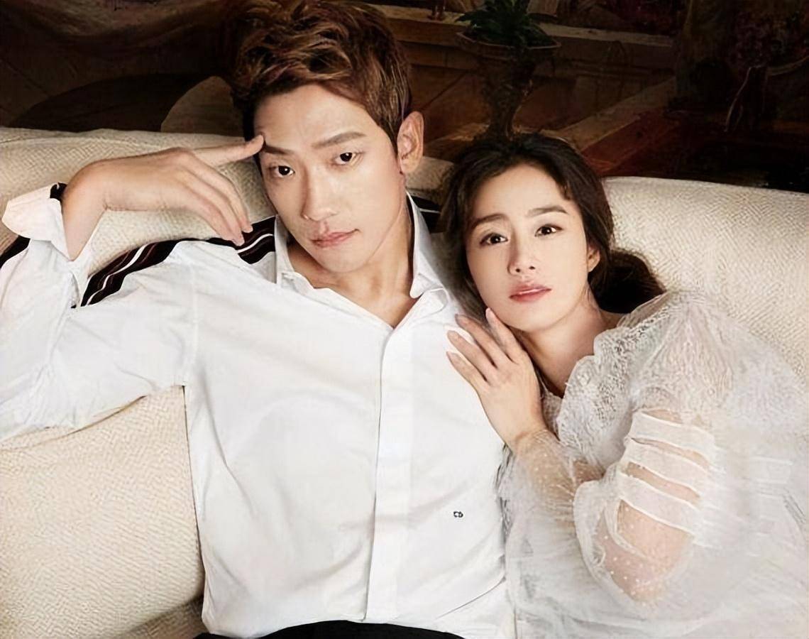 rain与老婆同游日本,金泰熙戴鸭舌帽难挡美貌,41岁rain发量惊人