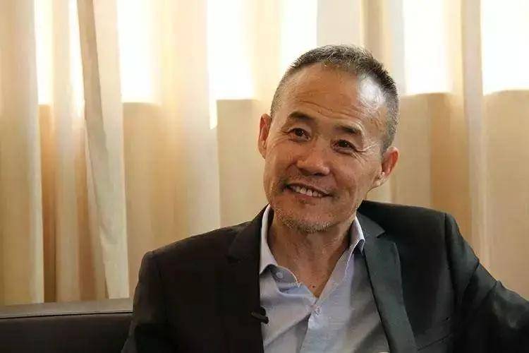 王石最后没选马云式"首富剧本",转而做回职业经理人,不去争名逐利,也