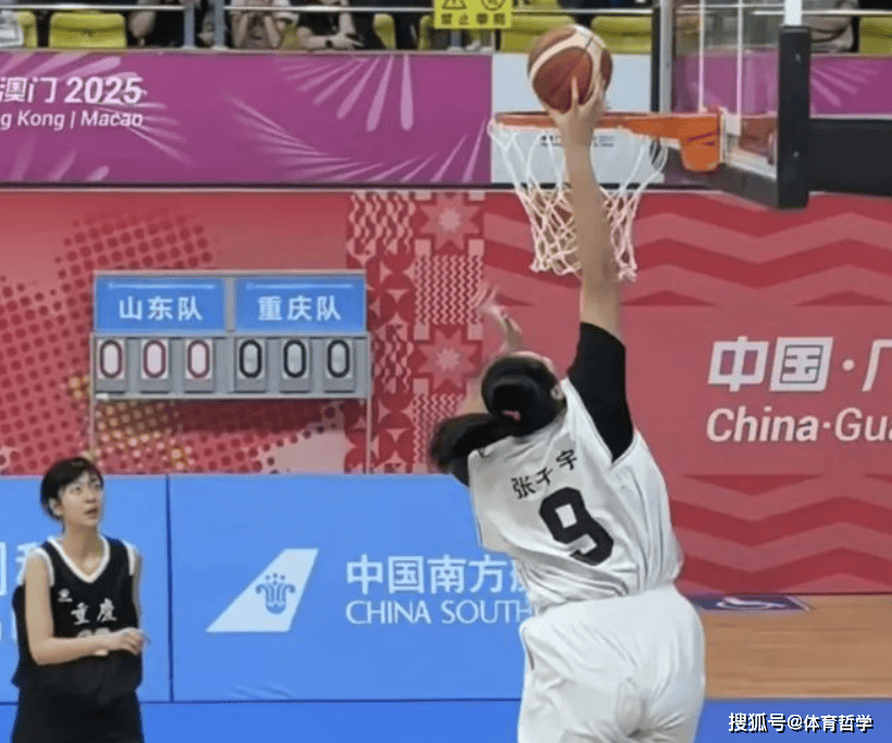 「中国女篮」第一个扣篮的女运动员产生了
