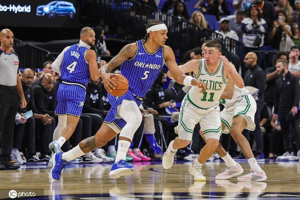 布朗27+5班凯罗空砍28+6 凯尔特人胜魔术