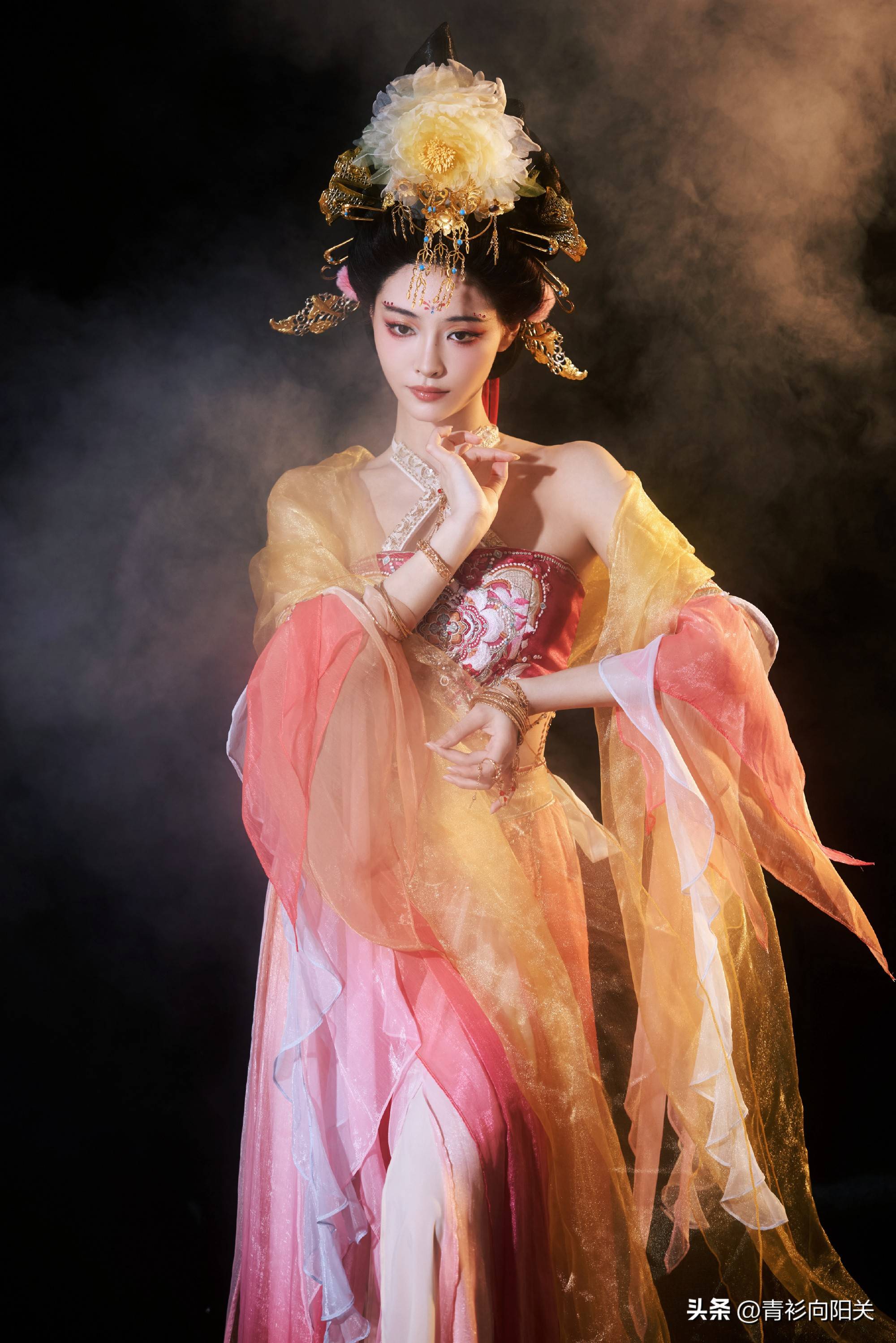 《唐诡3》红衣舞姬顶级魅魔登场5分钟封神镜头可惜出场就下线