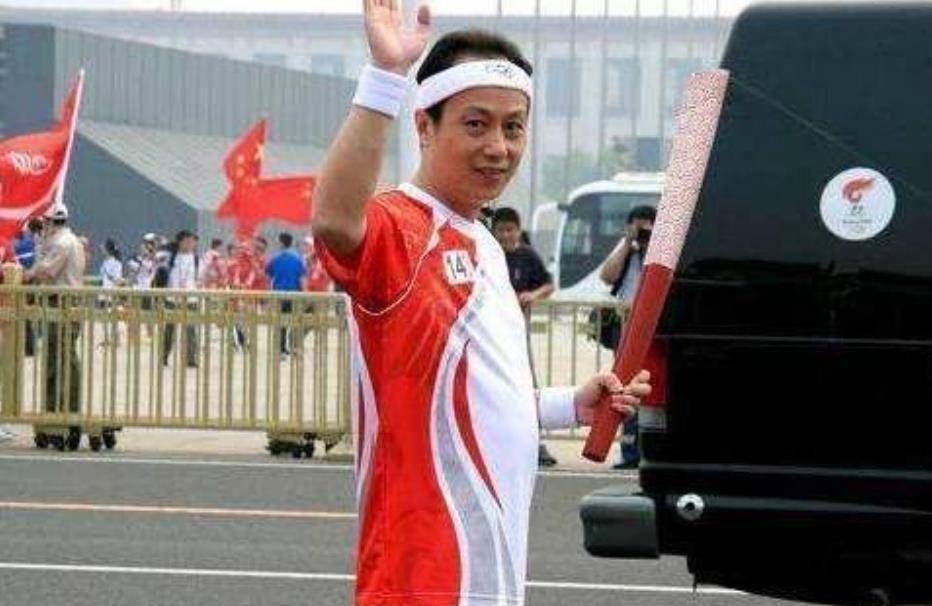 2009年,罗京写下"爱你"之后与世长辞,刘继红抱着手机泪流满面