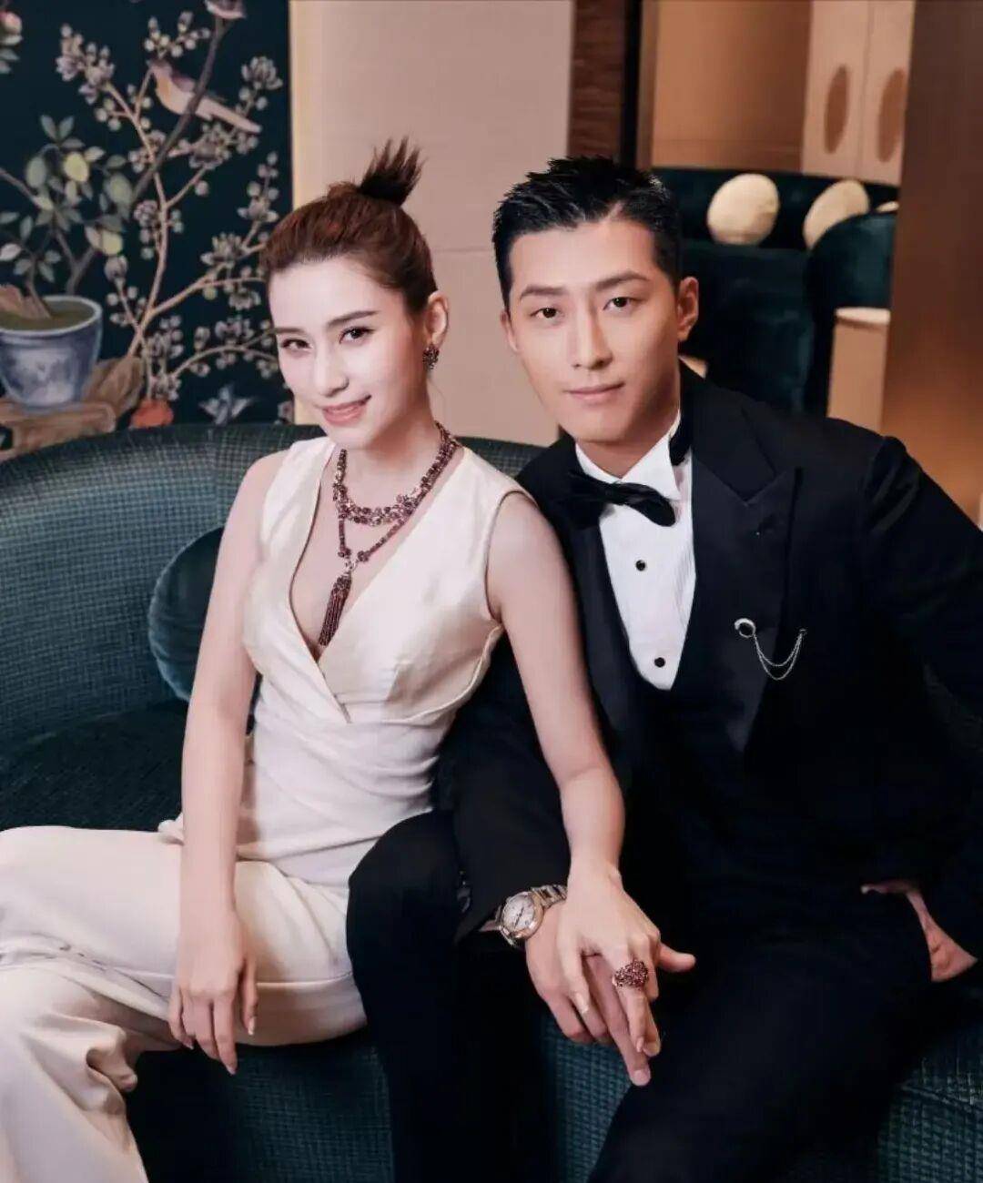 何超莲窦骁婚变风波后首次同框两人在澳大利亚被偶遇