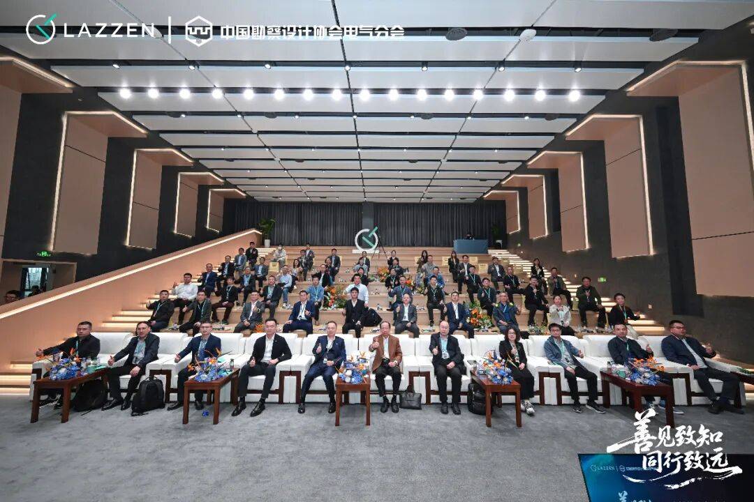 电气行业杰青专家汇聚良信,共探智能配电、绿色建筑、智慧园区发展 电气行业杰青专家汇聚良信,共探智能配电、绿色建筑、智慧园区发展