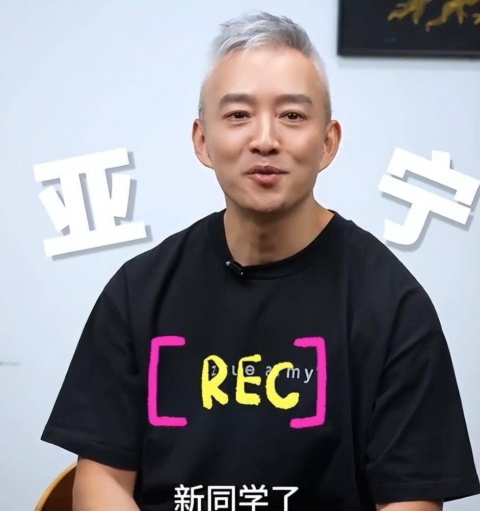 喜讯传来,"央视才子"亚宁复出,曾担任公司总裁,如今归来