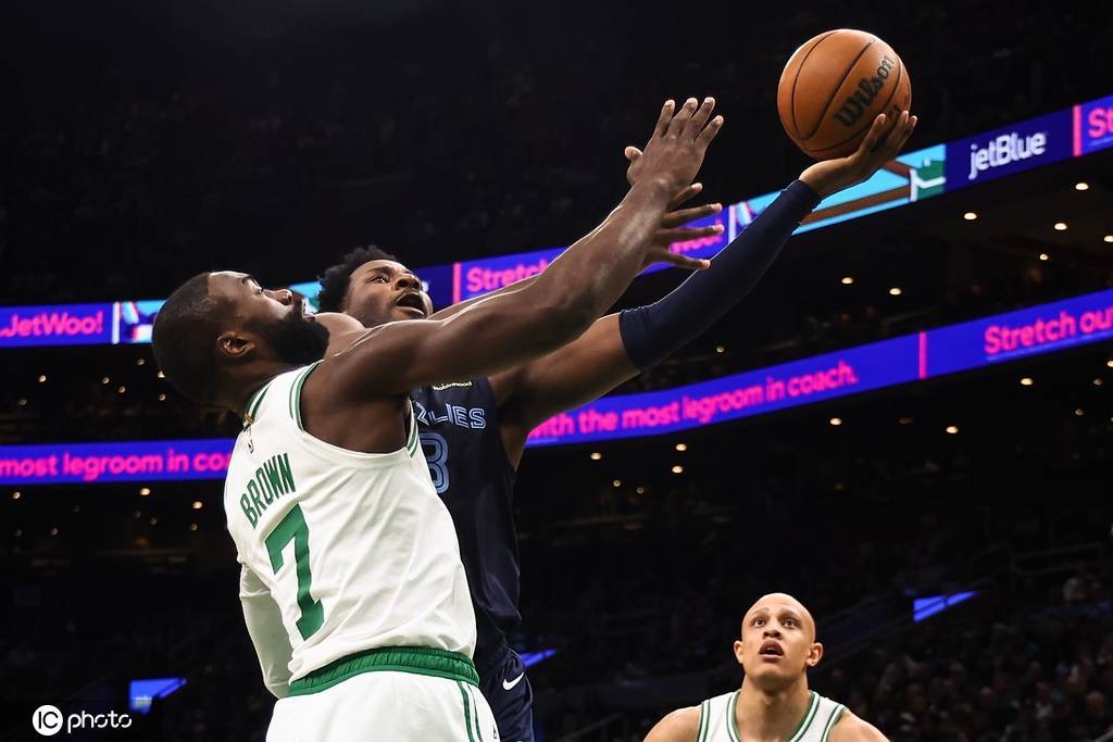 布朗19+6+6普理查德24分 凯尔特人大胜灰熊