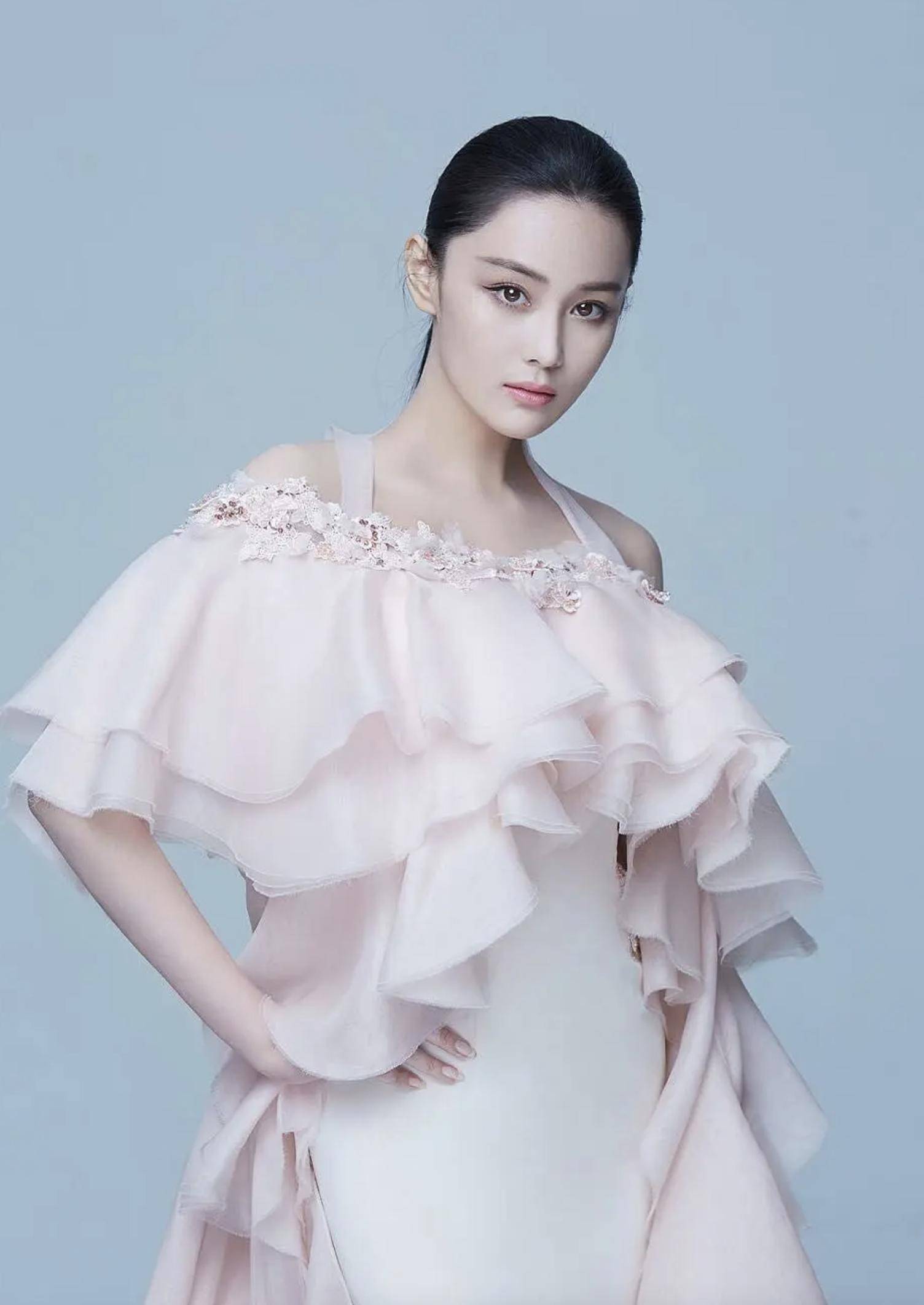 "足球宝贝"张馨予:大黑牛送的一块石头,让她成了全网的笑话