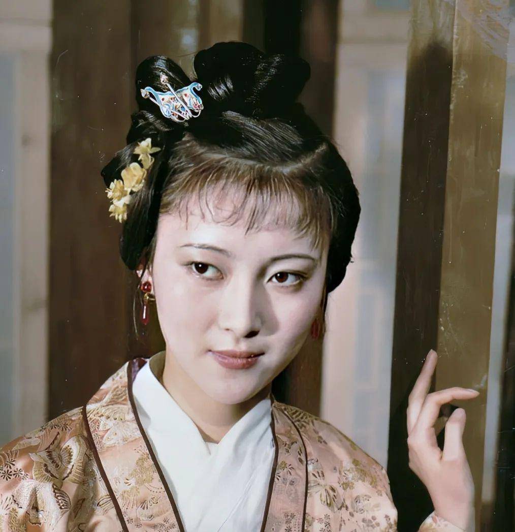 87版《红楼梦》邢岫烟,零差评角色,扮演者李伊气质很像林黛玉