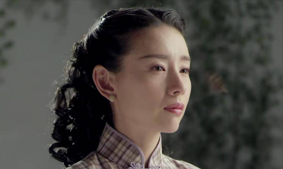 年代大剧花开如梦首播惊艳,44岁的董洁赌对了吗?