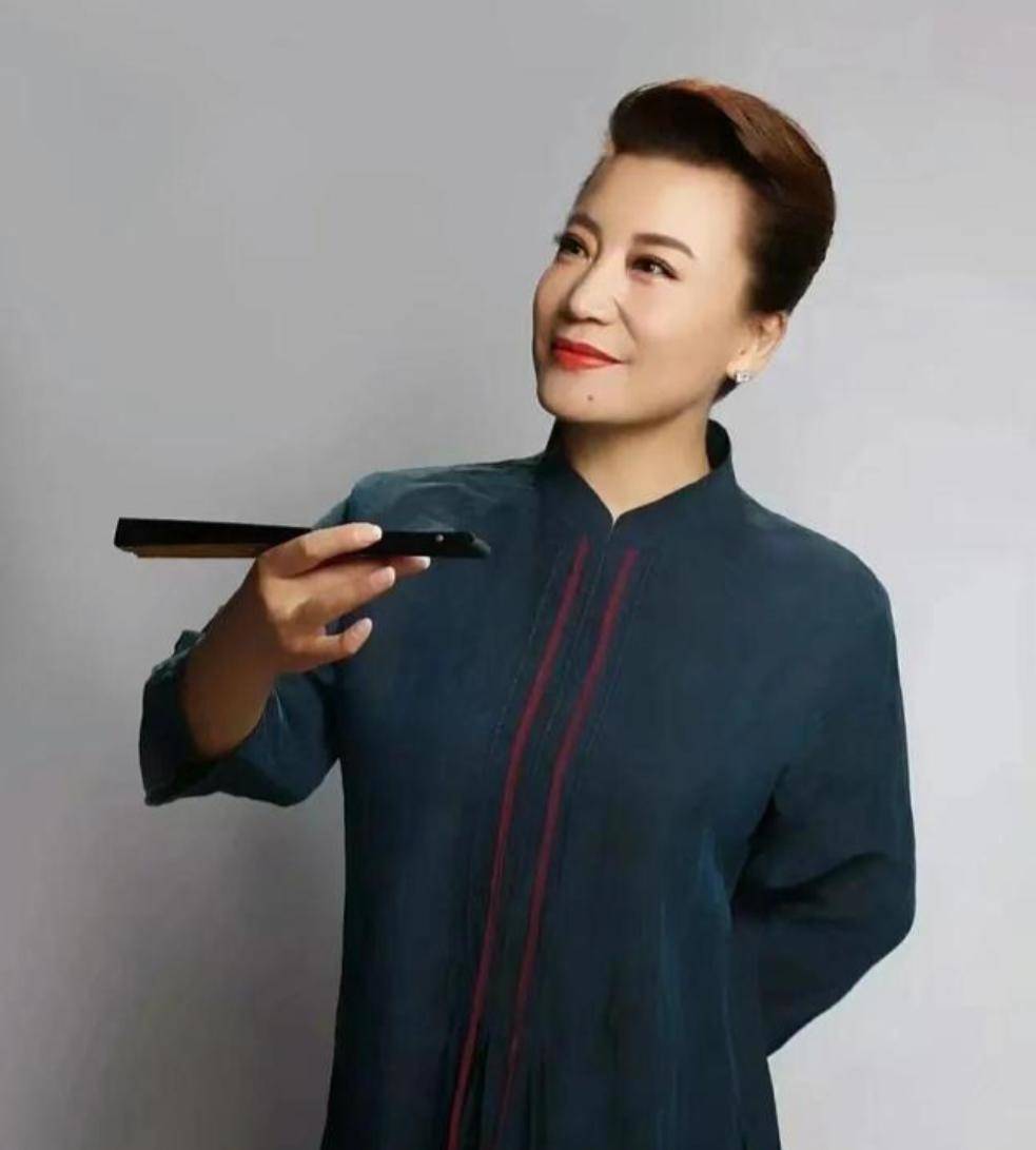 和王为念离婚,被恩师收回艺名,如今60岁的小香玉,究竟过得怎样