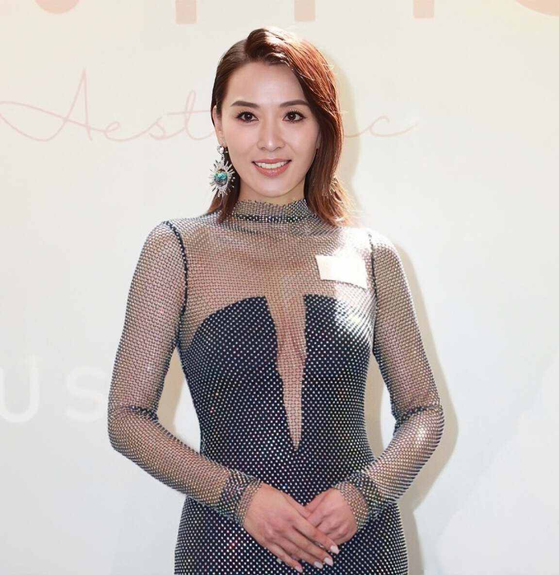 祝愿陈炜在婚姻中更加幸福亦希望她的演艺事业能够再创辉煌
