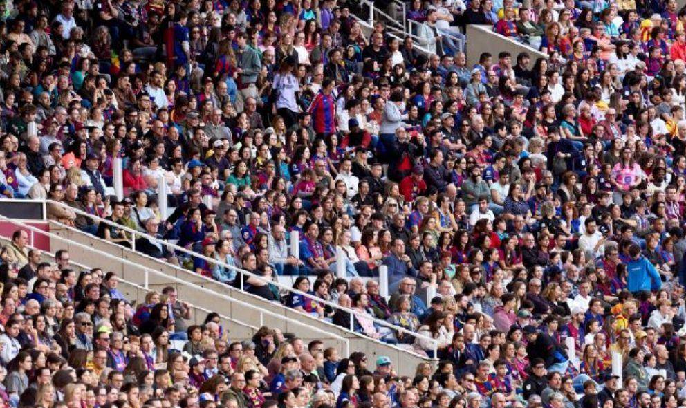 0比4惨败！皇马女足不敌巴萨，主场观赛人数破纪录，差距越拉越大