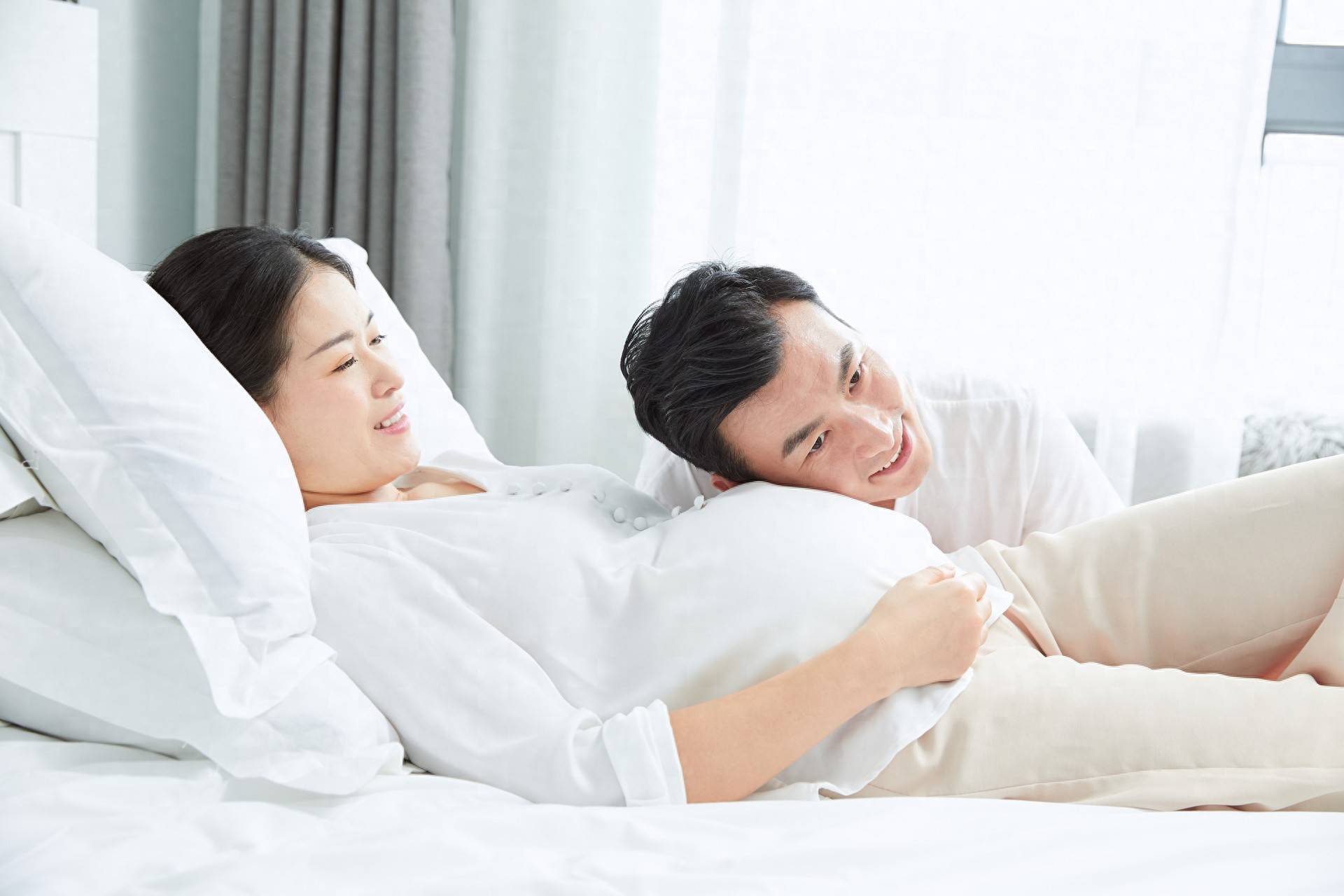 宝宝在妈妈肚子里会无聊吗？一组图告诉你胎宝在子宫里很欢乐