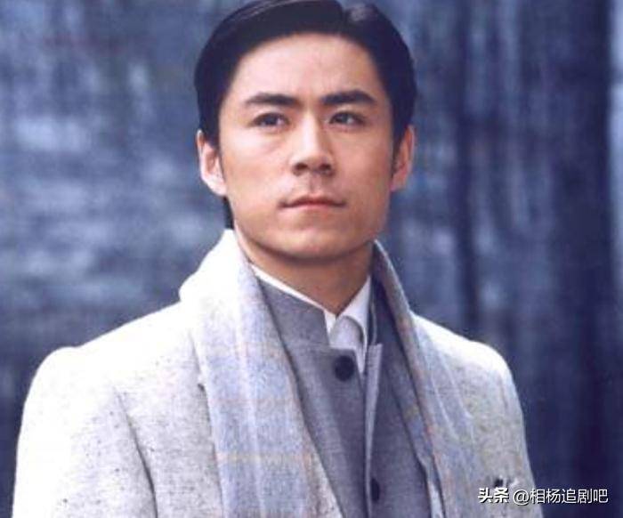 演《庆余年》又演《山河枕》,50岁的他依然帅气