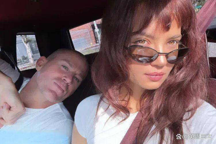 "钱老板"查宁·塔图姆和女友海滩重现《辣身舞》名场面,男友力爆棚!