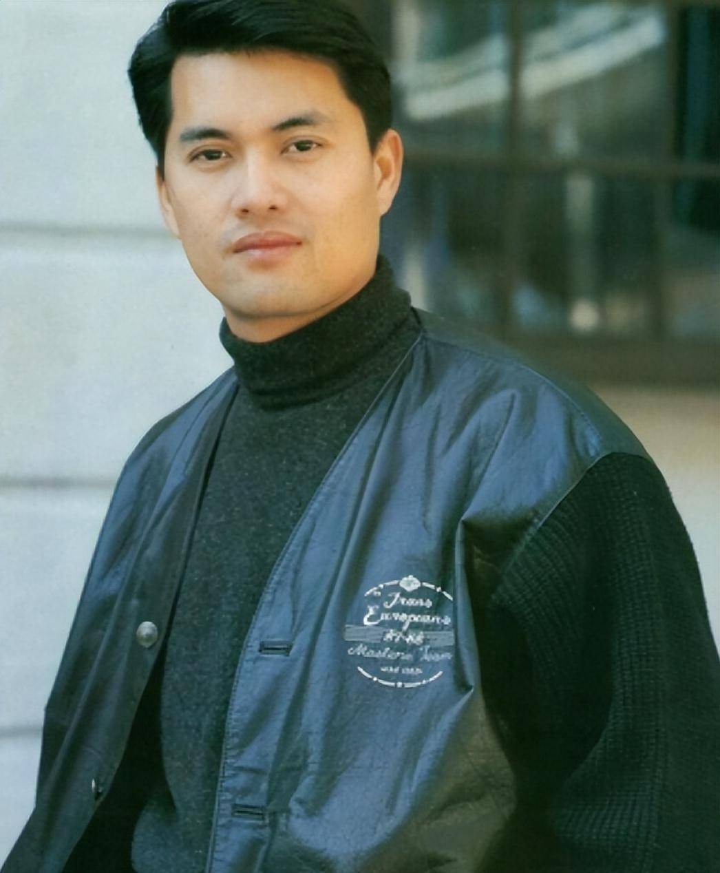 "冻龄男神"吕良伟:一婚周海媚,二婚邝美云,三婚娶贵州富婆