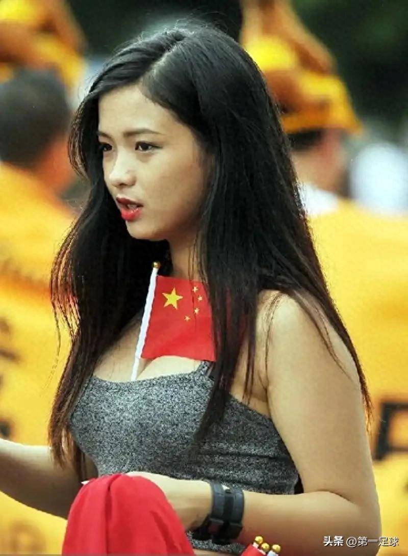 这批孩子真强，中国队4比0大胜巴林队，中国足球要触底反弹了