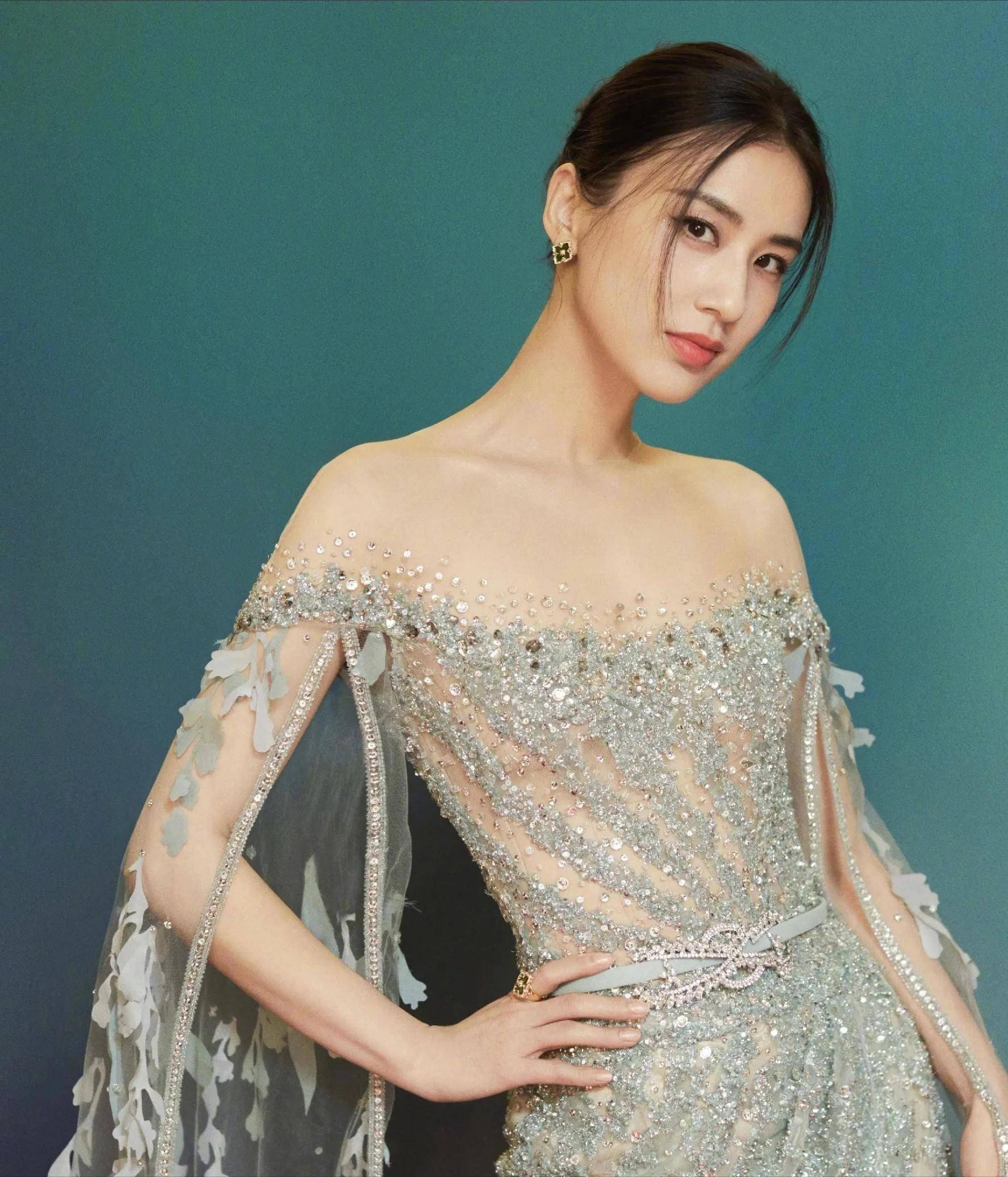 女星黄圣依泪诉婚姻真相!"金丝雀"豪门背后女性觉醒与追求自由