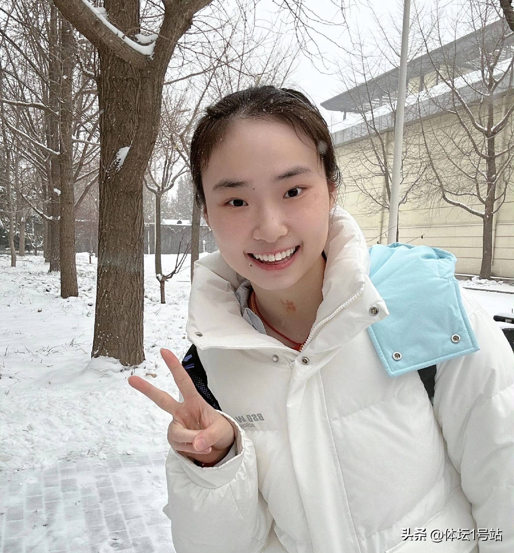 团魂女神王晓彤:陈梦小迷妹,私底下竟如此之美,这6张照片美哭