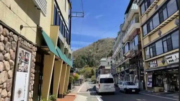 图片[6]-日本网友晒京都空荡荡车厢，称中国游客少了真舒服，引千万人热议 -华闻时空