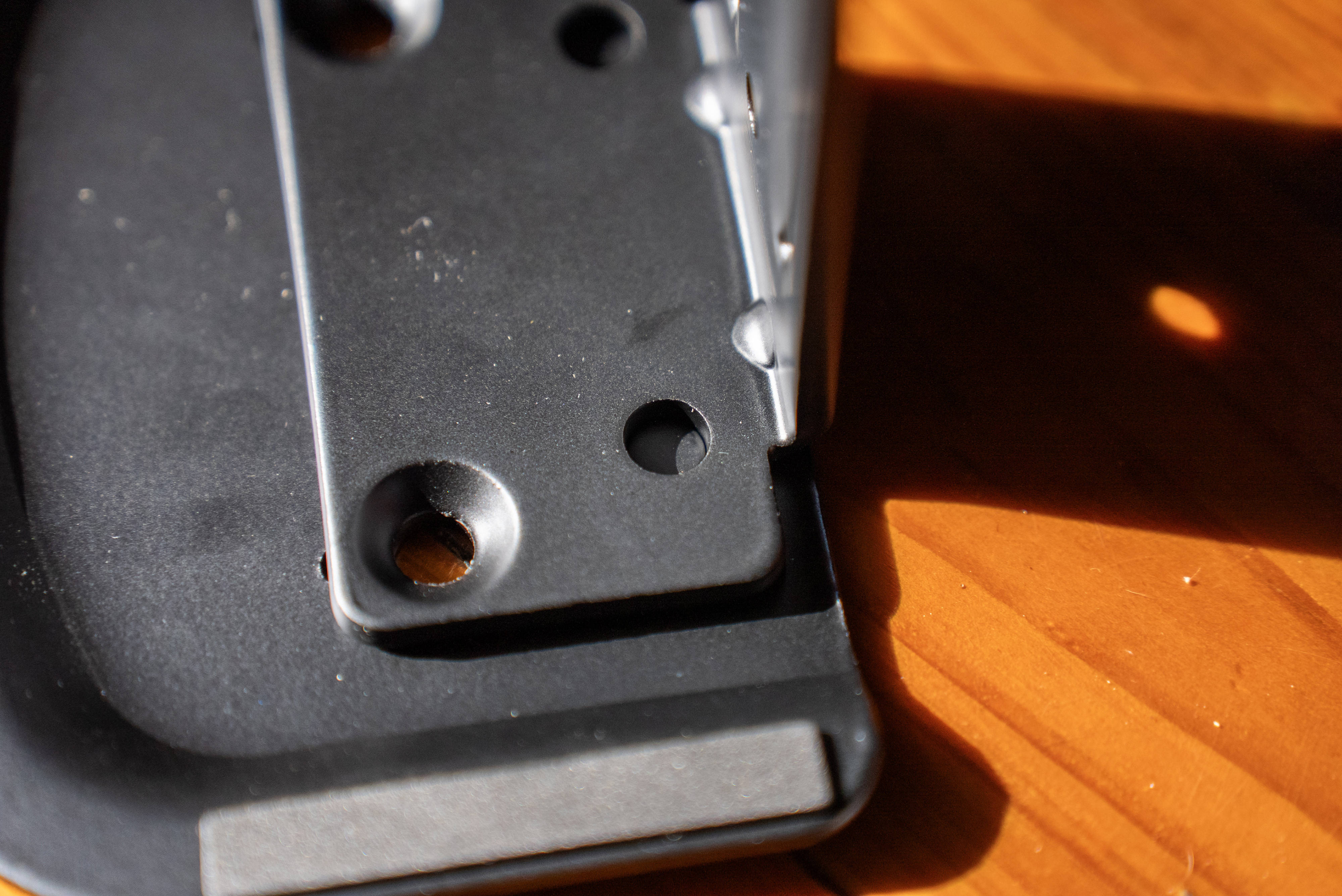 显示器标配底座太矮又太占桌面空间？北弧显示器支架了解一下