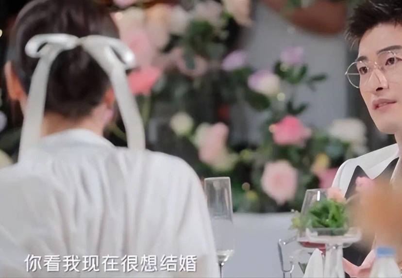 41岁张翰女友首曝光,颜值身材不输娜扎,想买7000万豪宅做婚房