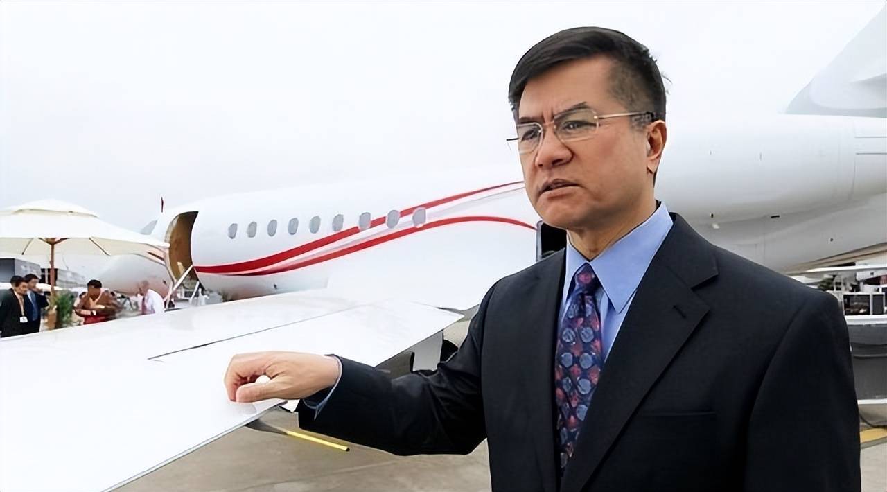 美国华裔部长骆家辉,在任时打压华为,退休后到中国捞金?